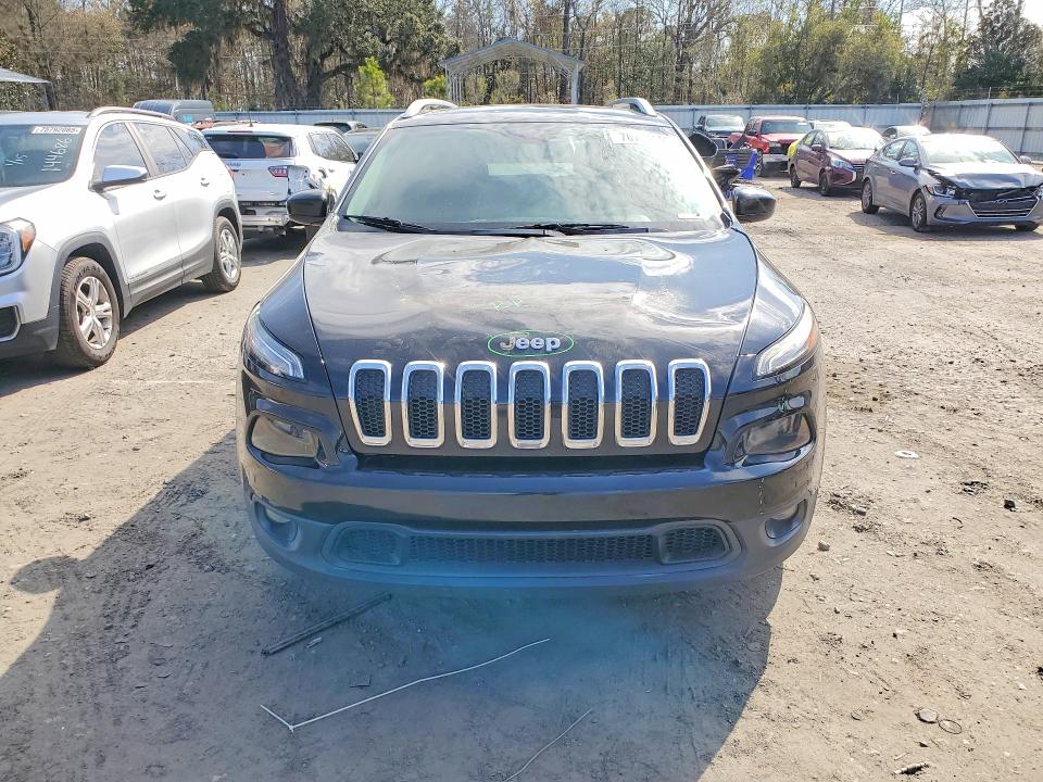 76711095 :رقم المزاد ، 1C4PJLCB6HW571866 vin ، 2017 Jeep Cherokee مزاد بيع