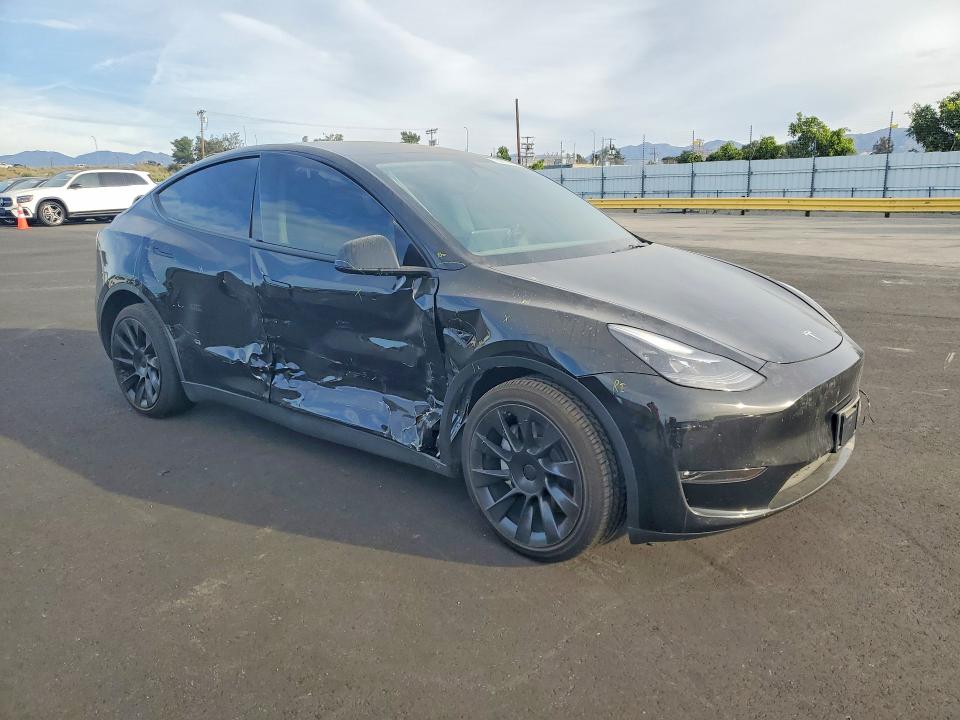 76613795 :رقم المزاد ، 7SAYGDEEXSF305846 vin ، 2025 Tesla Model Y مزاد بيع