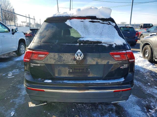 75219635 :رقم المزاد ، 3VV2B7AX7JM107165 vin ، 2018 Volkswagen Tiguan مزاد بيع