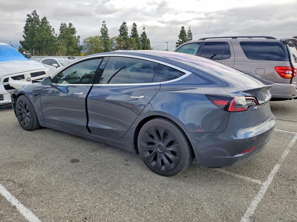Продажа на аукционе авто 2018 Tesla Model 3, vin: 5YJ3E1EAXJF025660, номер лота: 76992475