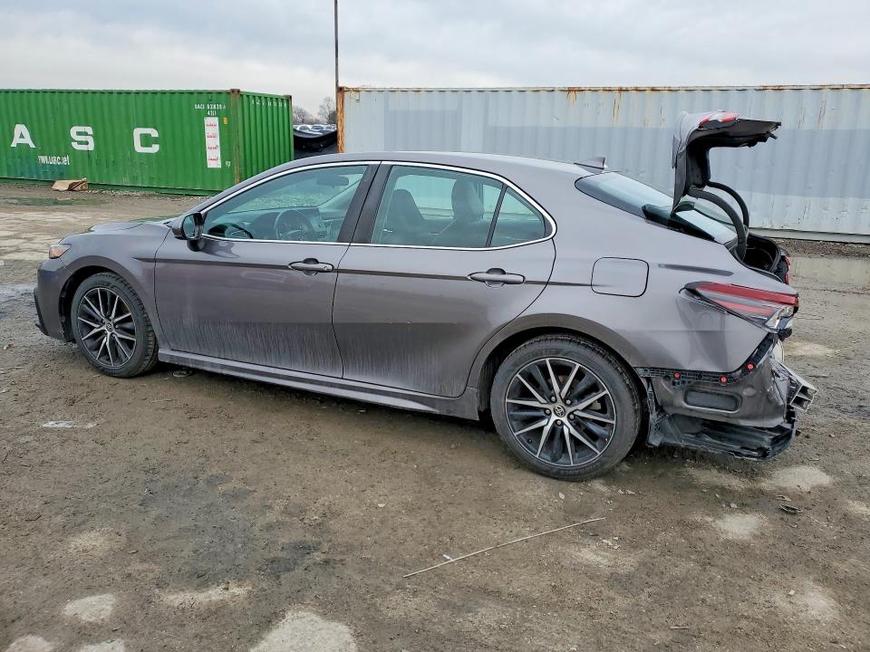 77597755 :رقم المزاد ، 4T1G11AK3MU520947 vin ، 2021 Toyota Camry مزاد بيع