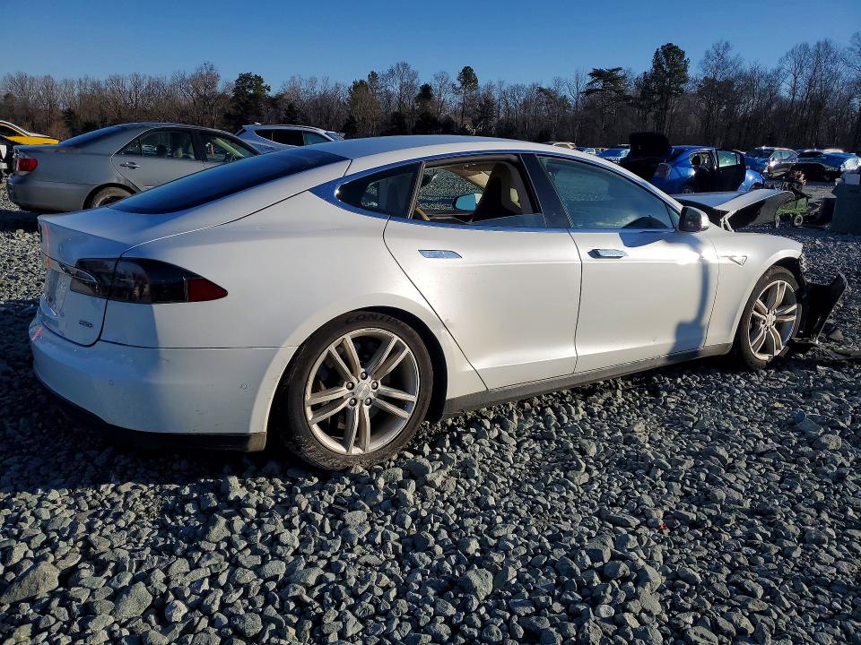 2015 Tesla Model S მანქანა იყიდება აუქციონზე, vin: 5YJSA4H21FFP77395, აუქციონის ნომერი: 78440665