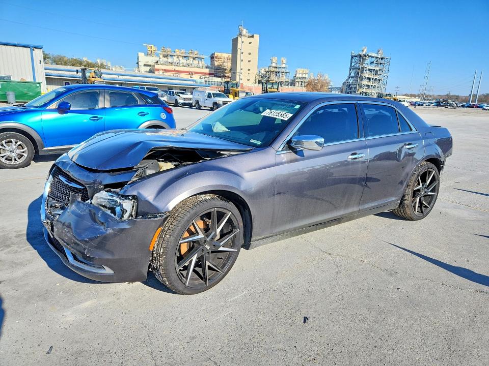 2015 Chrysler 300c მანქანა იყიდება აუქციონზე, vin: 2C3CCAEG8FH853934, აუქციონის ნომერი: 76125565