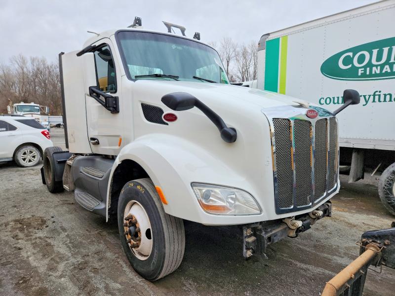 Продаж на аукціоні авто 2018 Peterbilt 579, vin: 1XPBA48X8JD477654, номер лоту: 77509595