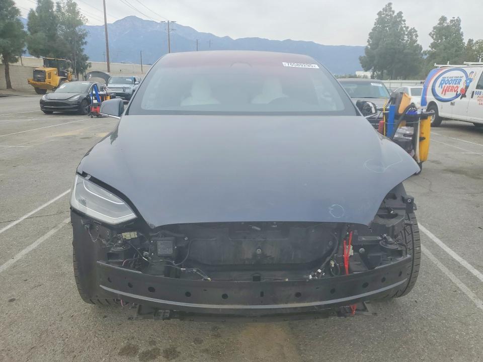 76589295 :رقم المزاد ، 5YJXCAE23JF121193 vin ، 2018 Tesla Model X مزاد بيع