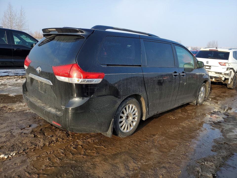 76533715 :رقم المزاد ، 5TDDK3DCXBS009628 vin ، 2011 Toyota Sienna مزاد بيع