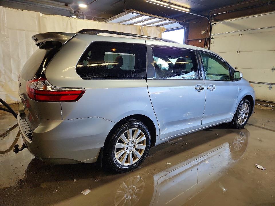 77319025 :رقم المزاد ، 5TDDZ3DC0HS159610 vin ، 2017 Toyota Sienna مزاد بيع