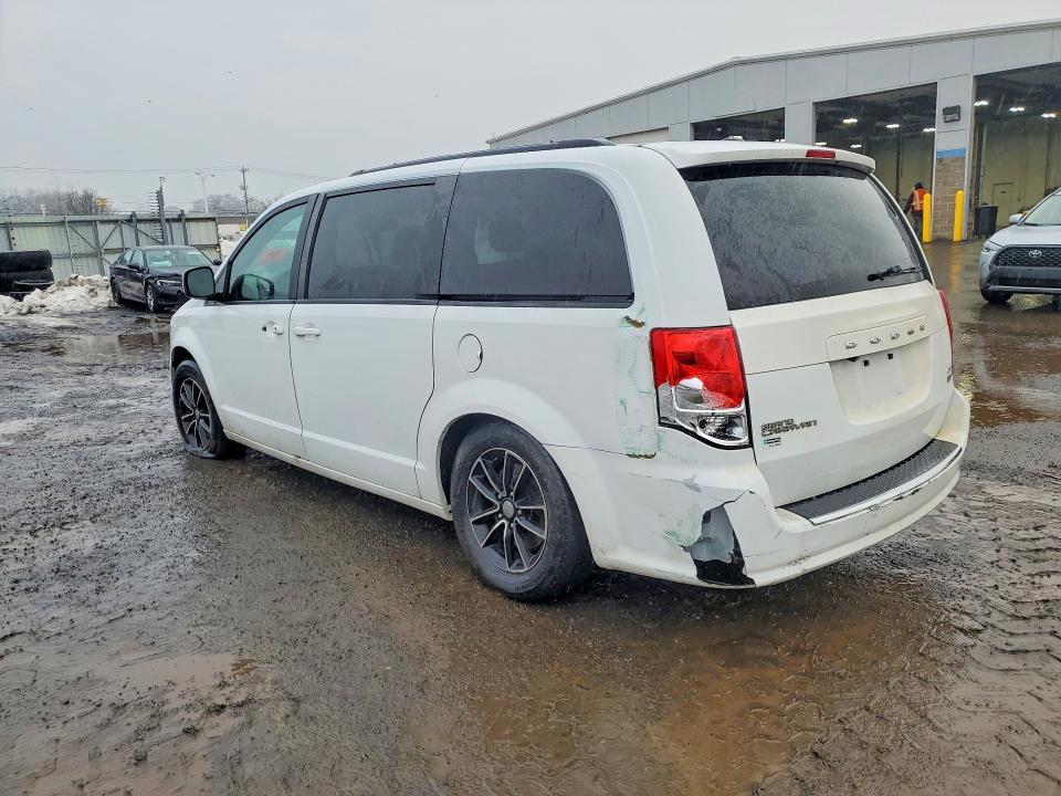 77557105 :رقم المزاد ، 2C4RDGEG5JR335384 vin ، 2018 Dodge Grand Caravan مزاد بيع