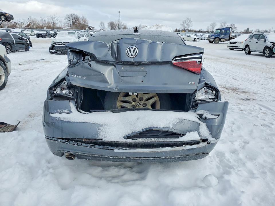 Продажа на аукционе авто 2018 Volkswagen Passat, vin: 1VWAA7A3XJC027500, номер лота: 75312935