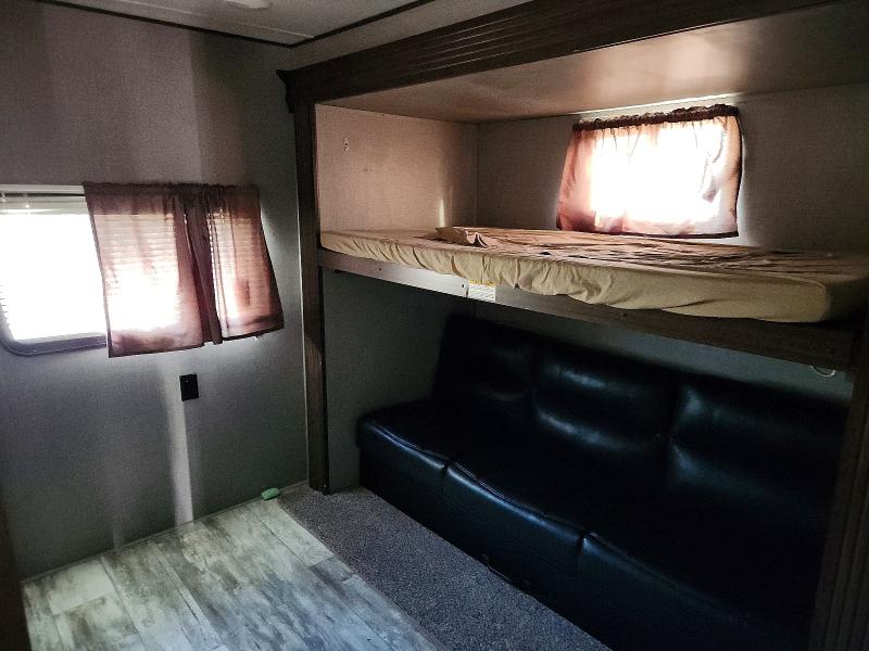 2018 Keystone Rv Zinger მანქანა იყიდება აუქციონზე, vin: 4YDT33328JS372725, აუქციონის ნომერი: 78332515