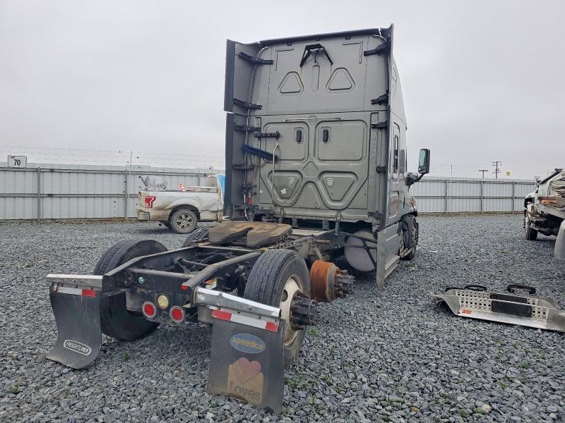 76745415 :رقم المزاد ، 3AKJGLDR9JSHU4903 vin ، 2018 Freightliner Cascadia 1 مزاد بيع