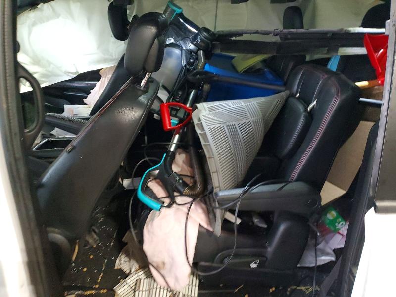 77557105 :رقم المزاد ، 2C4RDGEG5JR335384 vin ، 2018 Dodge Grand Caravan مزاد بيع