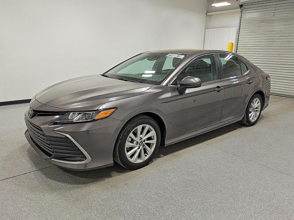 77390675 :رقم المزاد ، 4T1C11AK5RU217285 vin ، 2024 Toyota Camry مزاد بيع