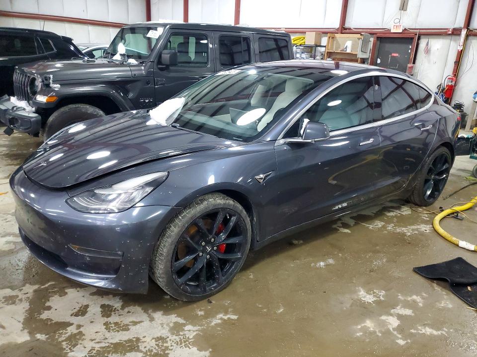 2018 Tesla Model 3 მანქანა იყიდება აუქციონზე, vin: 5YJ3E1EB9JF135026, აუქციონის ნომერი: 77525425