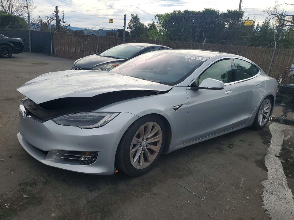 78852935 :رقم المزاد ، 5YJSA1E24JF246333 vin ، 2018 Tesla Model S مزاد بيع
