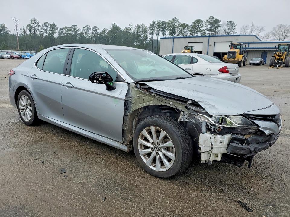 76042515 :رقم المزاد ، 4T1B11HK2KU756907 vin ، 2019 Toyota Camry مزاد بيع