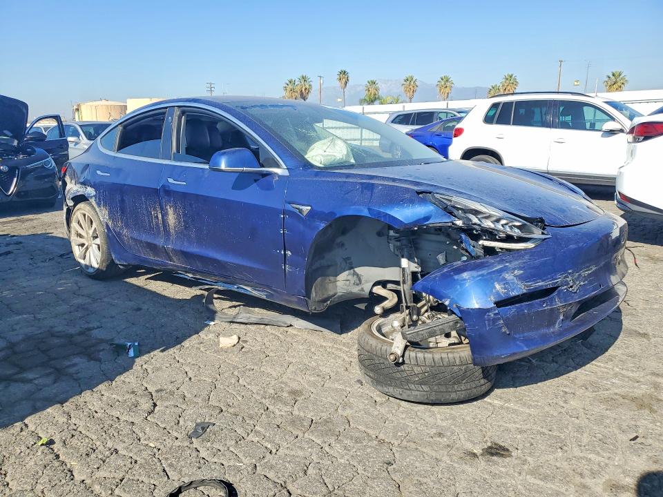 Продажа на аукционе авто 2018 Tesla Model 3, vin: 5YJ3E1EA2JF003703, номер лота: 76667895