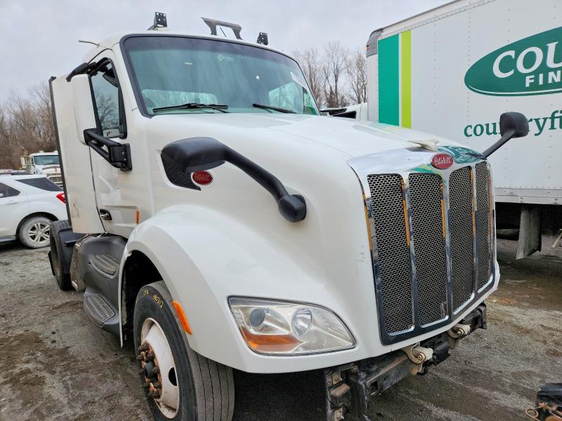 Продаж на аукціоні авто 2018 Peterbilt 579, vin: 1XPBA48X8JD477654, номер лоту: 77509595