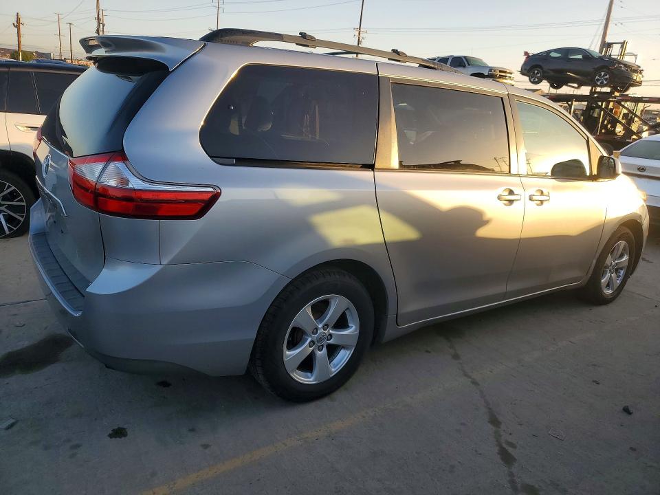 Aukcja sprzedaży 2017 Toyota Sienna Le, vin: 5TDKZ3DC3HS821719, numer aukcji: 75783935