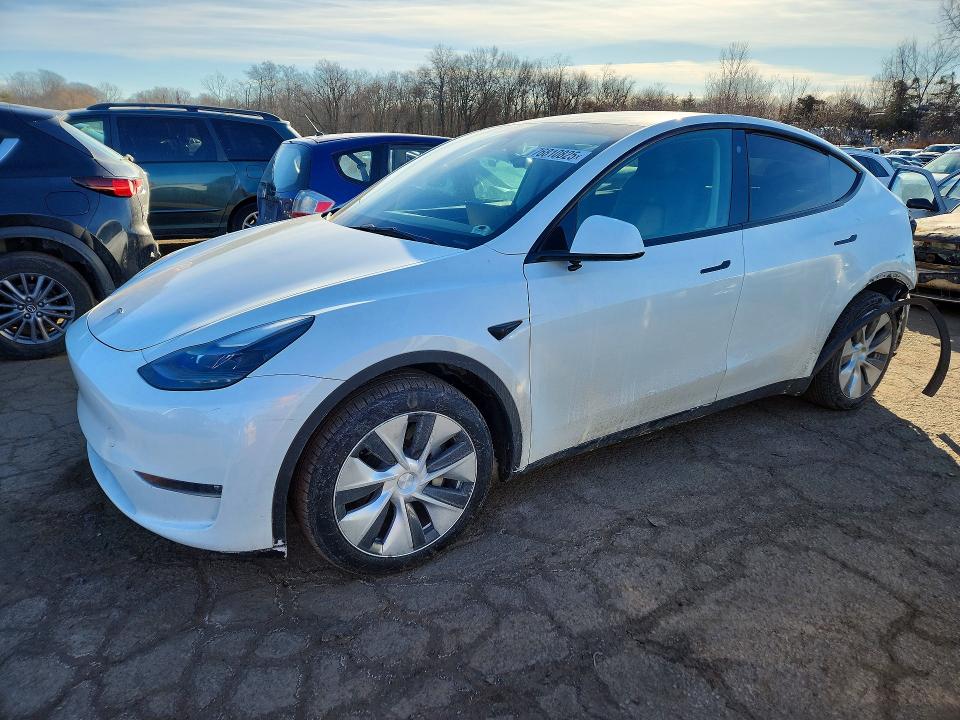 Продажа на аукционе авто 2023 Tesla Model Y, vin: 7SAYGAEE0PF675323, номер лота: 76810825