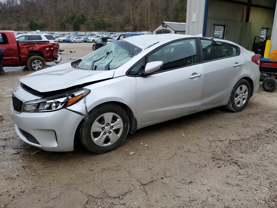 2018 Kia Forte მანქანა იყიდება აუქციონზე, vin: 3KPFL4A70JE212281, აუქციონის ნომერი: 75940705