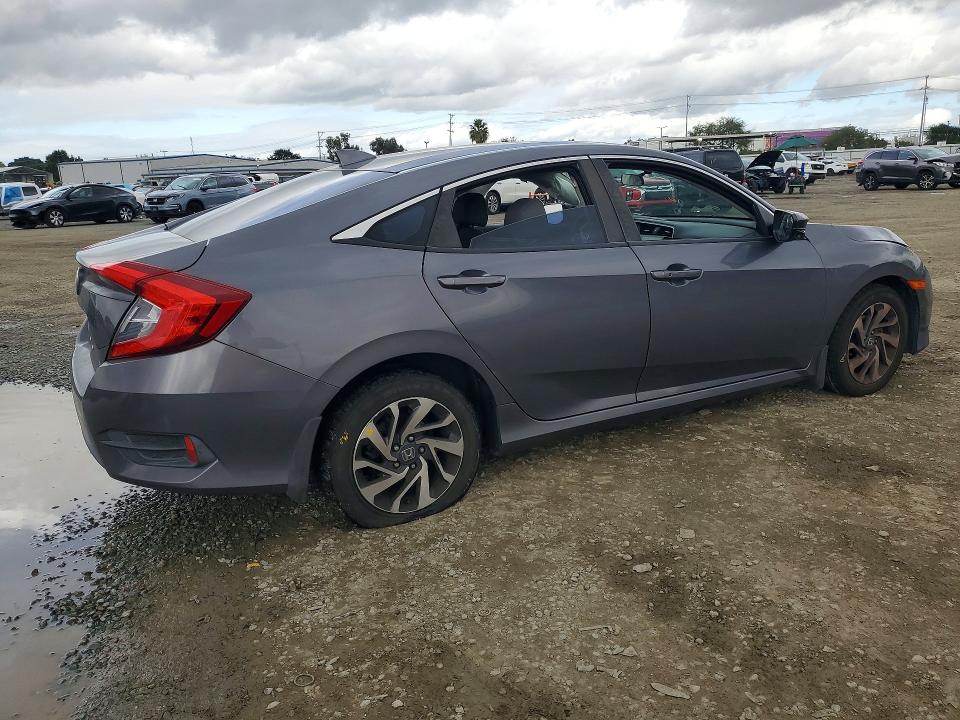 Продажа на аукционе авто 2018 Honda Civic, vin: 2HGFC2F77JH608873, номер лота: 78043625