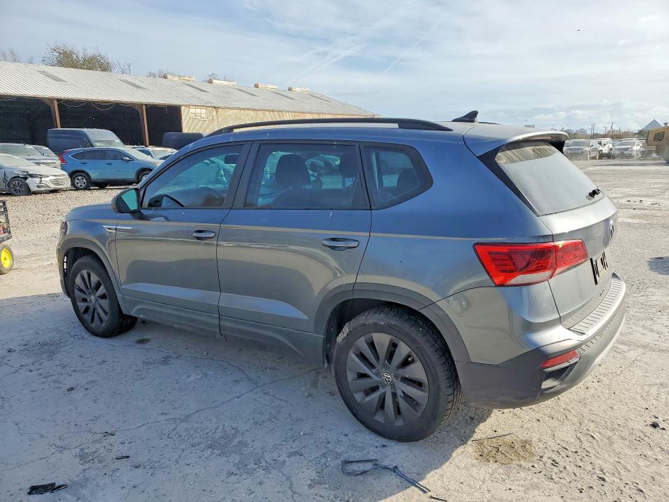 75556415 :رقم المزاد ، 3VVAX7B2XNM046898 vin ، 2022 Volkswagen Taos مزاد بيع