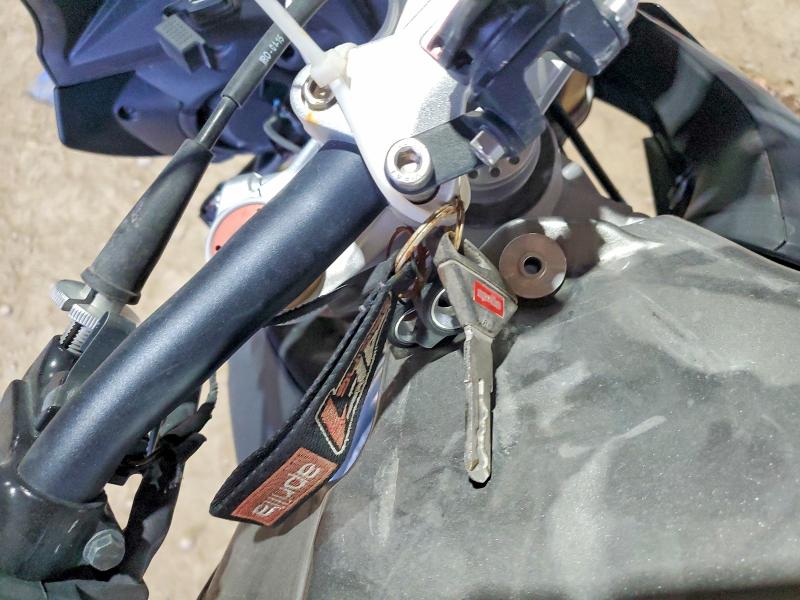 73636335 :رقم المزاد ، ZD4TYU009GS000014 vin ، 2016 Aprilia Tuono V4 1 مزاد بيع