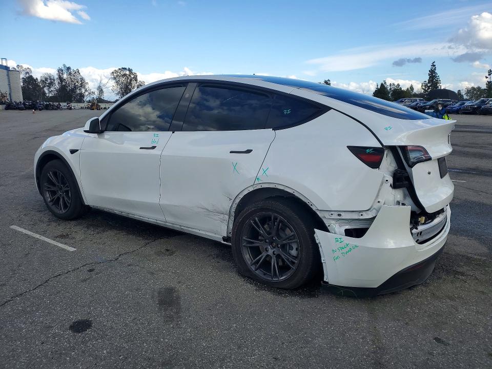 2024 Tesla Model Y მანქანა იყიდება აუქციონზე, vin: 7SAYGAEE2RF125057, აუქციონის ნომერი: 77789465