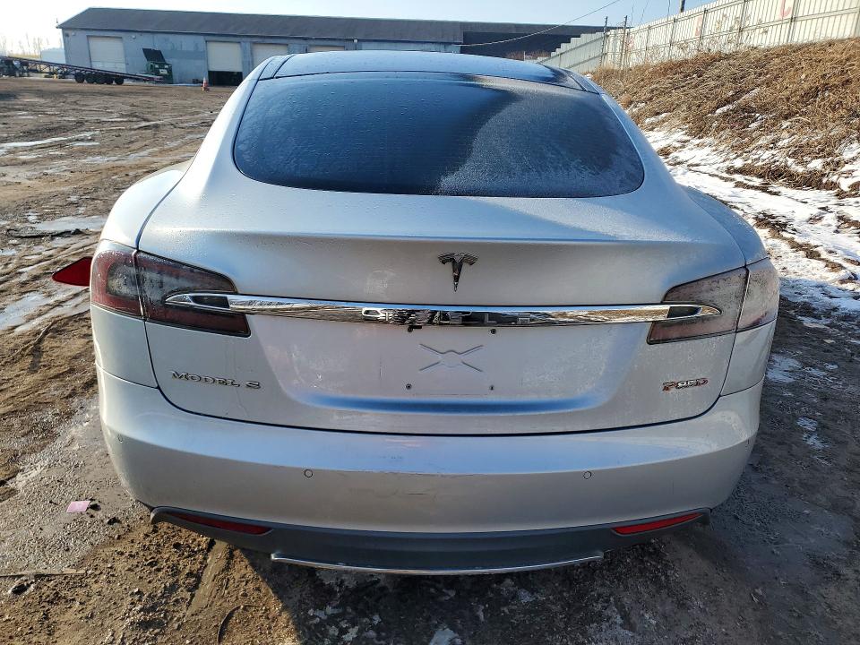 Продажа на аукционе авто 2015 Tesla Model S, vin: 5YJSA1E4XFF116419, номер лота: 79233635