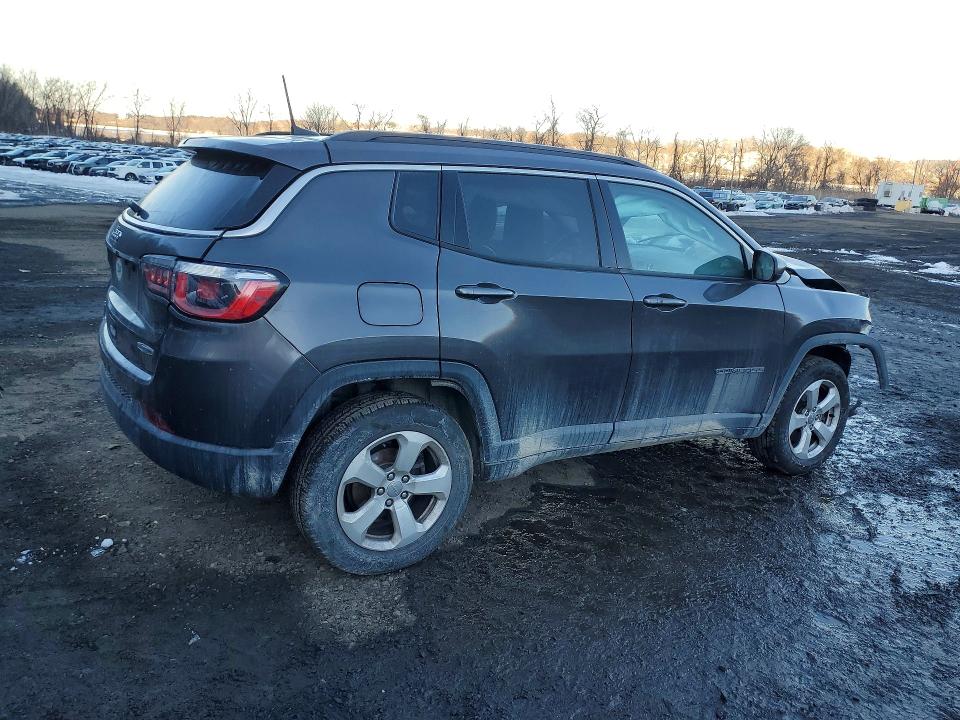 77421775 :رقم المزاد ، 3C4NJDBB8KT786659 vin ، 2019 Jeep Compass مزاد بيع