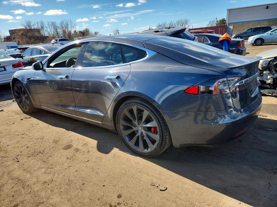 76738035 :رقم المزاد ، 5YJSA1E43KF336835 vin ، 2019 Tesla Model S مزاد بيع