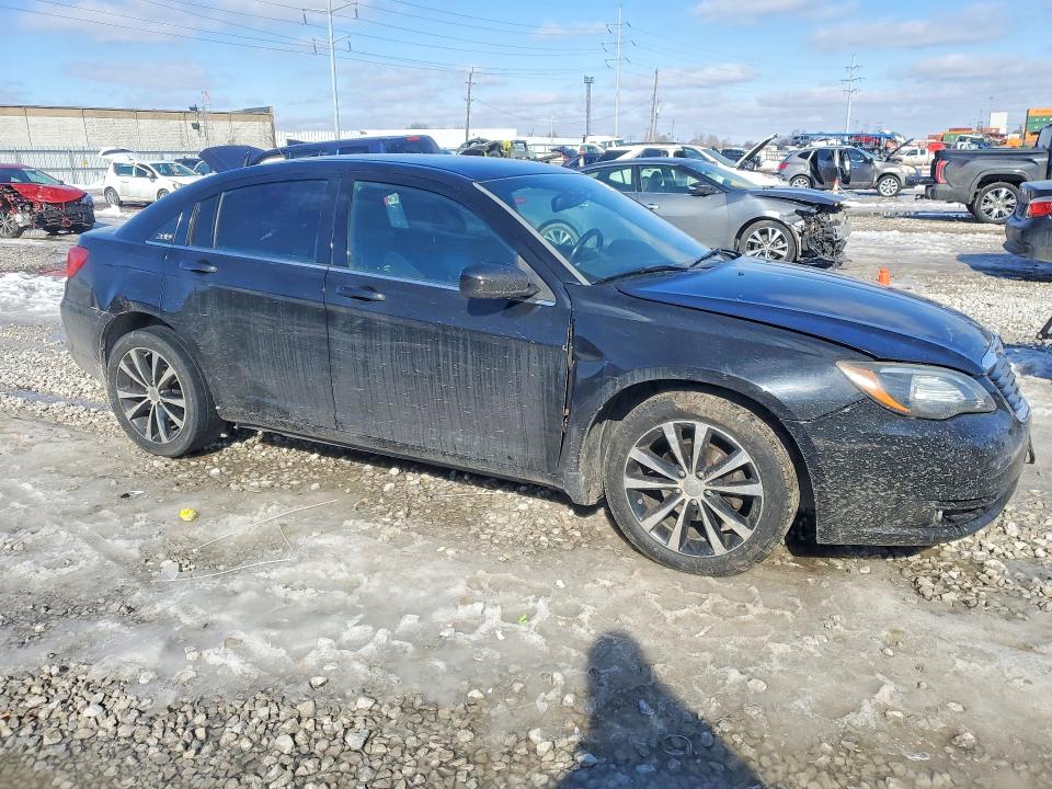 76408785 :رقم المزاد ، 1C3BC8FG8BN612511 vin ، 2011 Chrysler 200 مزاد بيع