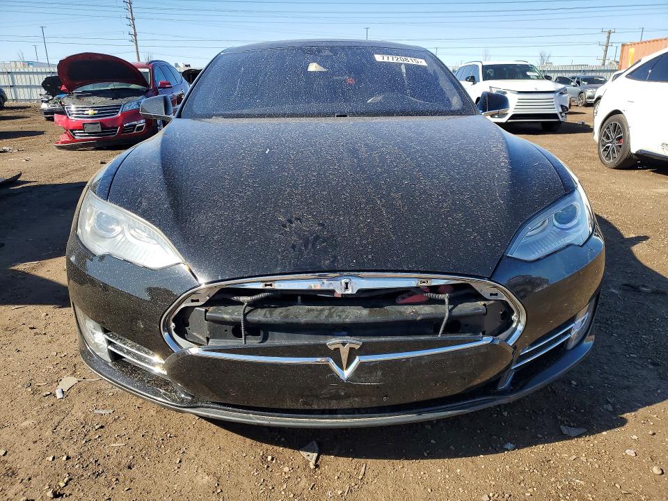 77720815 :رقم المزاد ، 5YJSA1E2XFF102597 vin ، 2015 Tesla Model S مزاد بيع