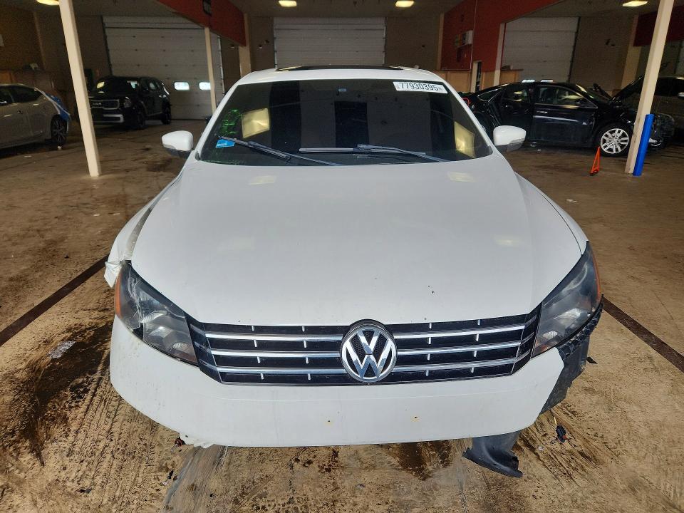 77930395 :رقم المزاد ، 1VWCN7A32DC111845 vin ، 2013 Volkswagen Passat مزاد بيع