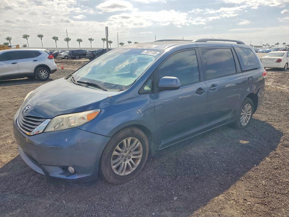 78521105 :رقم المزاد ، 5TDYK3DC2ES508123 vin ، 2014 Toyota Sienna مزاد بيع