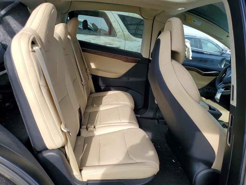 77586415 :رقم المزاد ، 5YJXCDE2XHF054314 vin ، 2017 Tesla Model X مزاد بيع