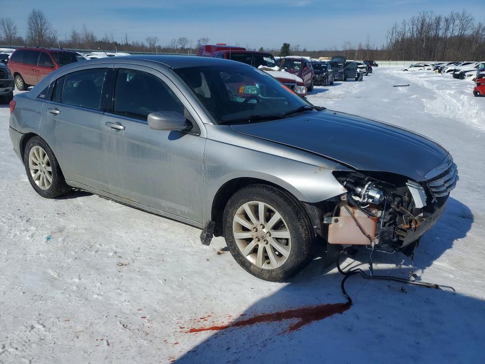 77344535 :رقم المزاد ، 1C3CCBBGXEN115052 vin ، 2014 Chrysler 200 مزاد بيع