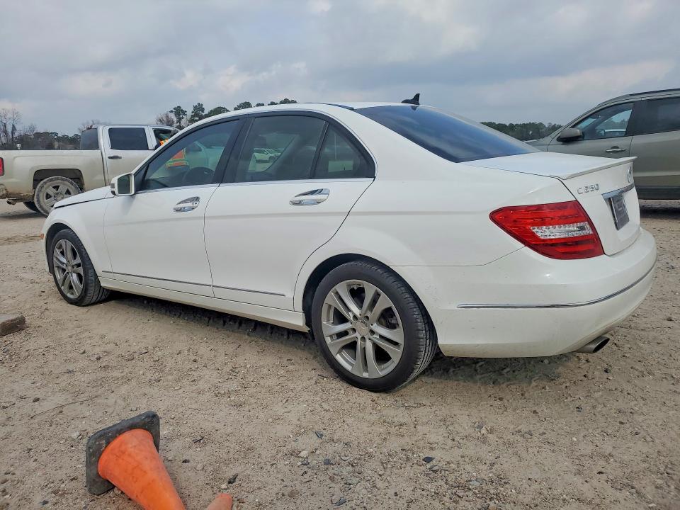 Продаж на аукціоні авто 2013 Mercedes-benz C 250, vin: WDDGF4HB8DR301259, номер лоту: 77929115