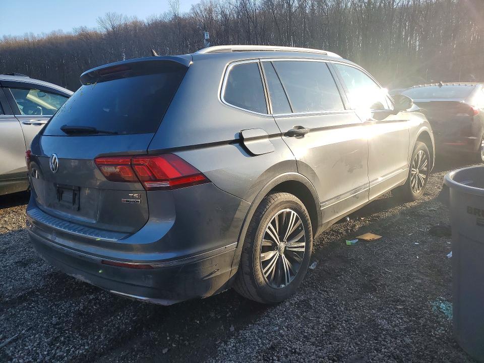77811545 :رقم المزاد ، 3VV2B7AX2JM157875 vin ، 2018 Volkswagen Tiguan مزاد بيع