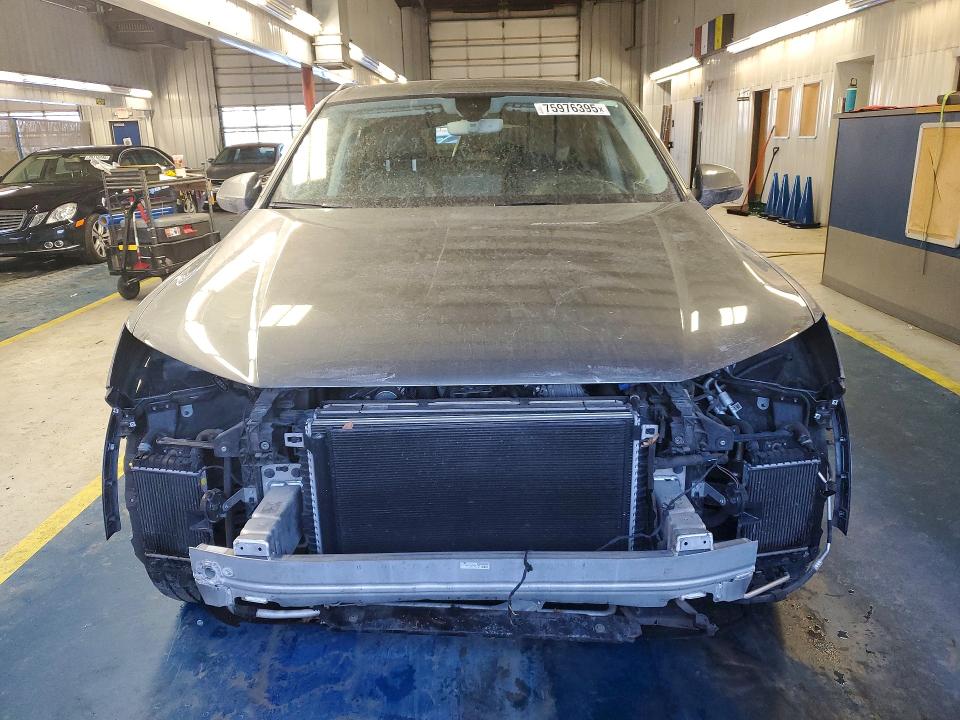 Продажа на аукционе авто 2017 Audi Q7, vin: WA1VAAF74HD001633, номер лота: 75976395