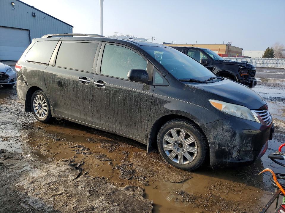 76533715 :رقم المزاد ، 5TDDK3DCXBS009628 vin ، 2011 Toyota Sienna مزاد بيع