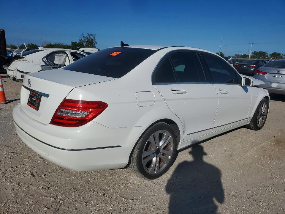 Продажа на аукционе авто 2013 Mercedes-benz C, vin: WDDGF4HB9DR272502, номер лота: 76284445