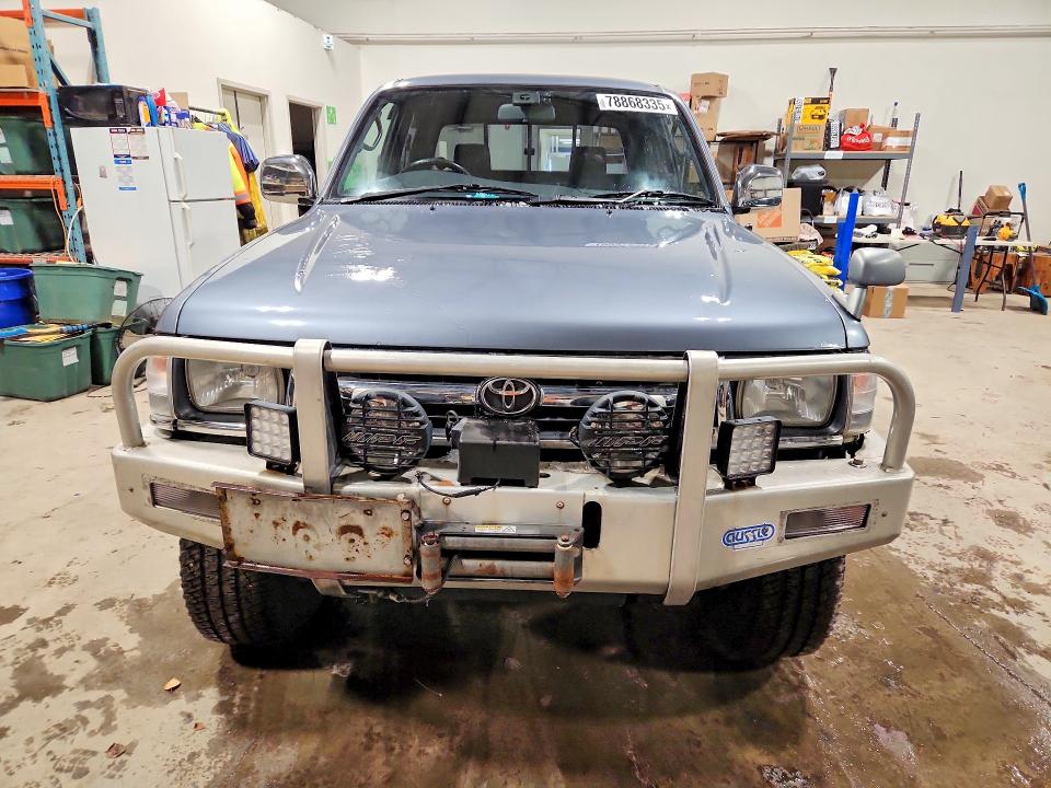 78868335 :رقم المزاد ، LN1670008033 vin ، 1998 Toyota Hilux مزاد بيع