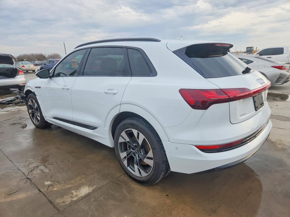 2021 Audi E-tron მანქანა იყიდება აუქციონზე, vin: WA1AAAGE9MB013133, აუქციონის ნომერი: 76451055