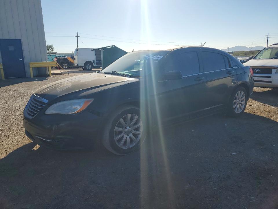 76005725 :رقم المزاد ، 1C3CCBBB4DN695210 vin ، 2013 Chrysler 200 مزاد بيع