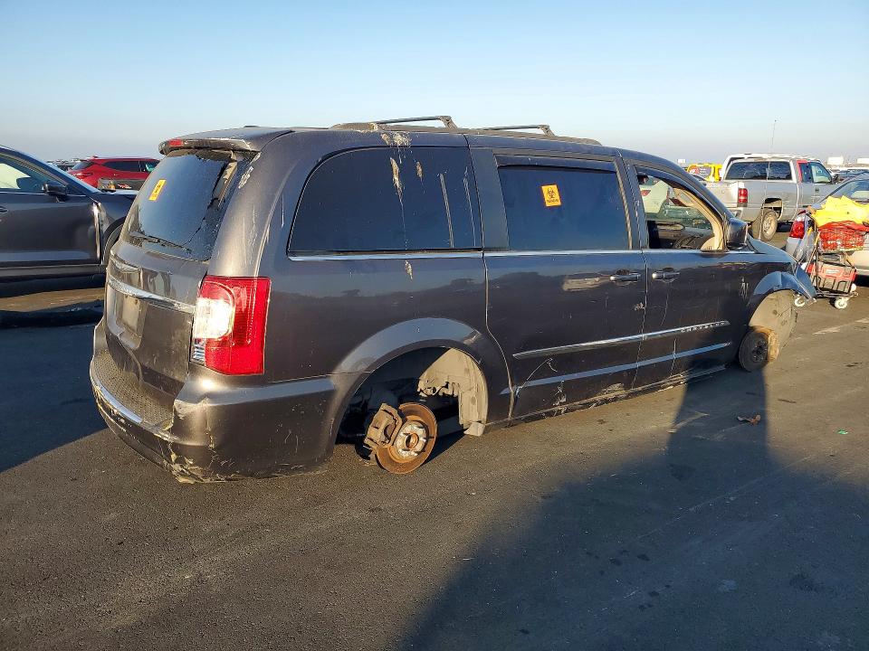 2015 Chrysler Town & Country მანქანა იყიდება აუქციონზე, vin: 2C4RC1BG7FR645273, აუქციონის ნომერი: 75699715