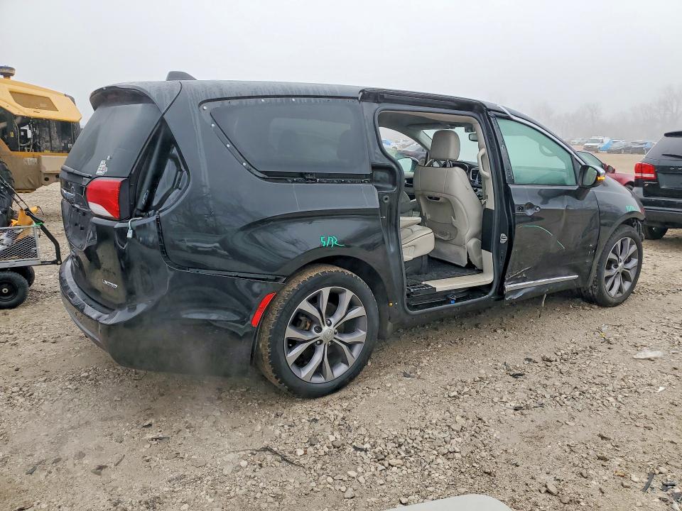 77721065 :رقم المزاد ، 2C4RC1GG2JR321682 vin ، 2018 Chrysler Pacifica مزاد بيع