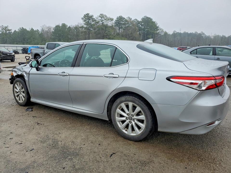 76042515 :رقم المزاد ، 4T1B11HK2KU756907 vin ، 2019 Toyota Camry مزاد بيع