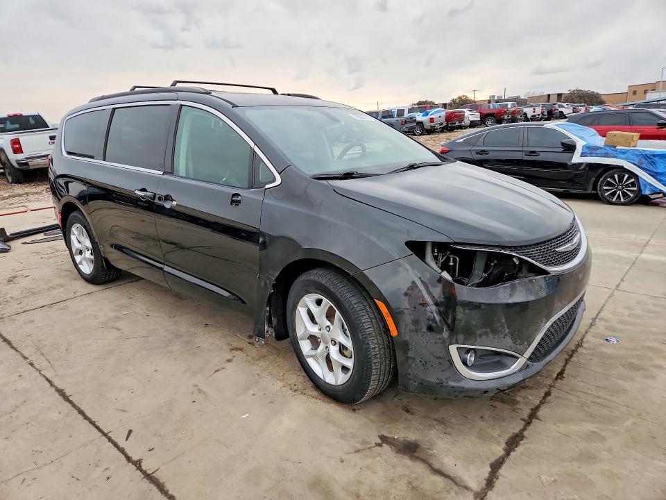 76556715 :رقم المزاد ، 2C4RC1BG6HR668580 vin ، 2017 Chrysler Pacifica مزاد بيع